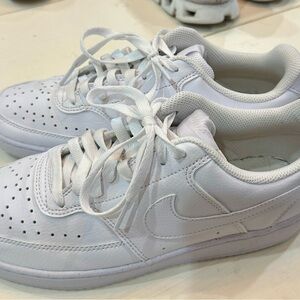 Nike Women's Court Vision Low Sneaker, size 9